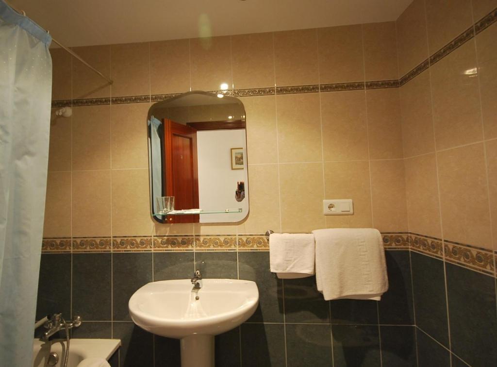Pension Paseo Real Cangas de Onís Room photo